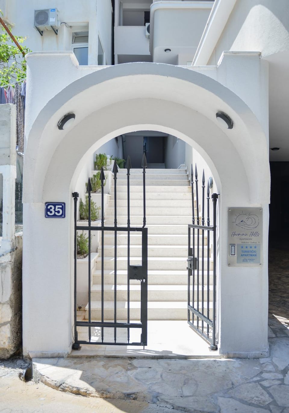 Facade/entrance
