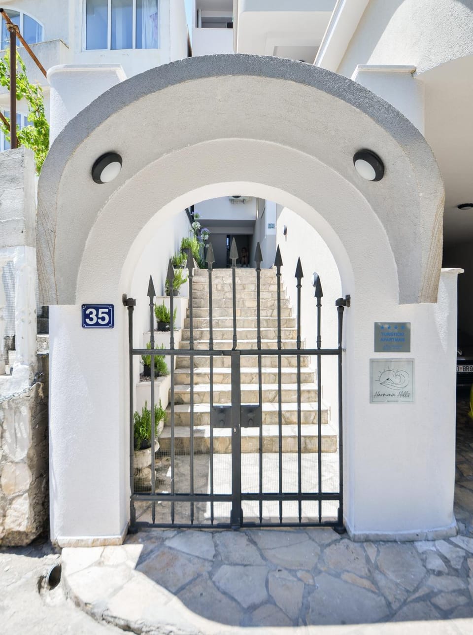 Facade/entrance