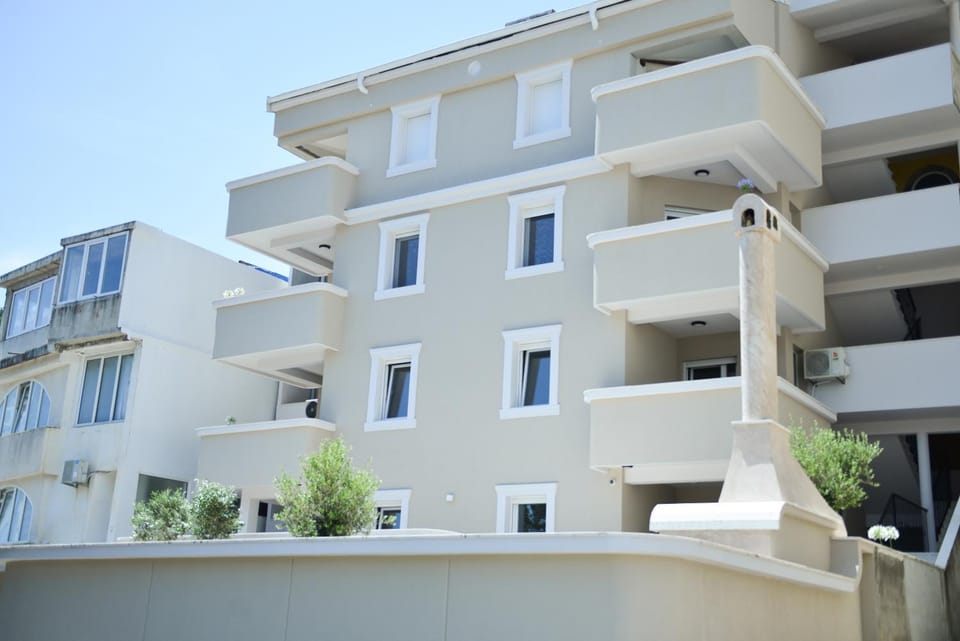 Property building, Internal: Not applicable to any particular room