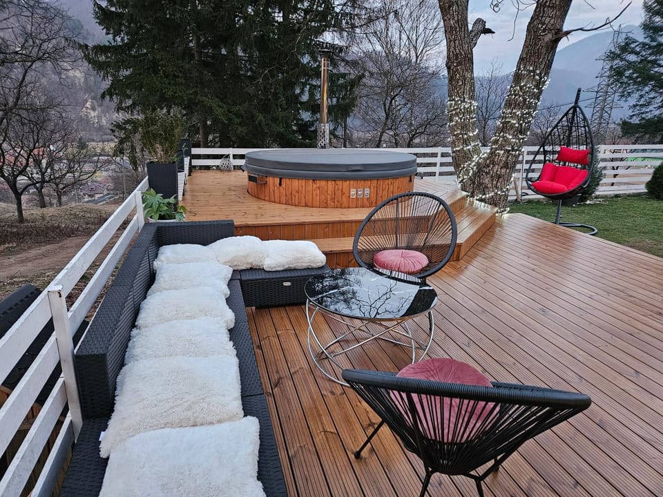Hot Tub, Balcony/Terrace, Seating area, Garden view