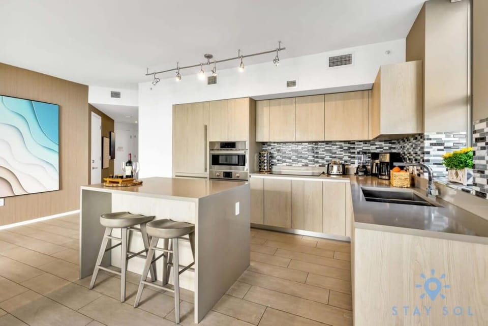 Wrap Around Balcony Insane Views Amazing Pools Apartment in Hollywood Beach