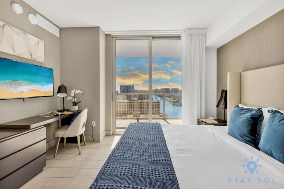 Wrap Around Balcony Insane Views Amazing Pools Apartment in Hollywood Beach