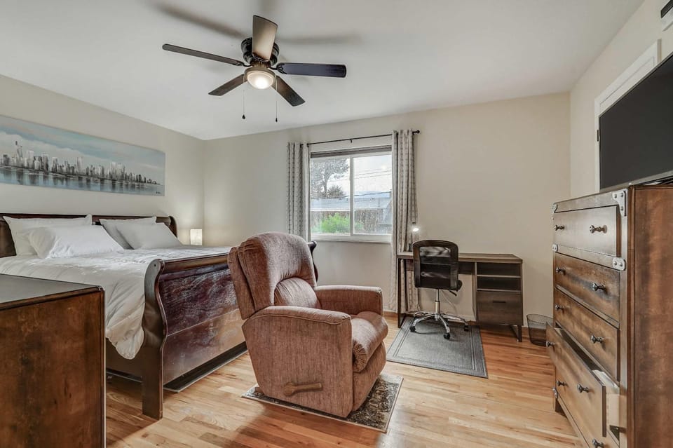3 BR Minutes Away from Garden of the Gods House in Colorado Springs