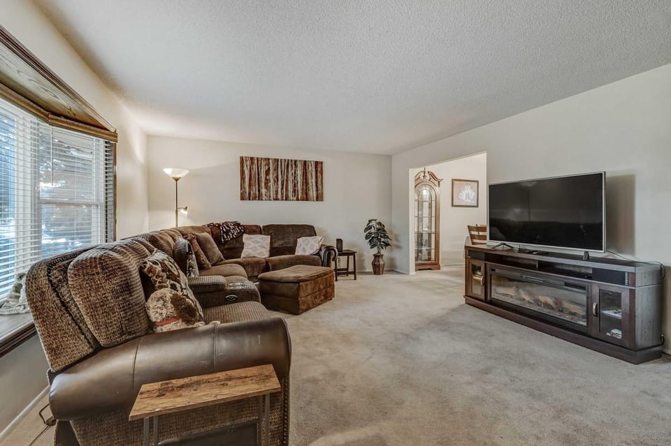 3 BR Minutes Away from Garden of the Gods House in Colorado Springs
