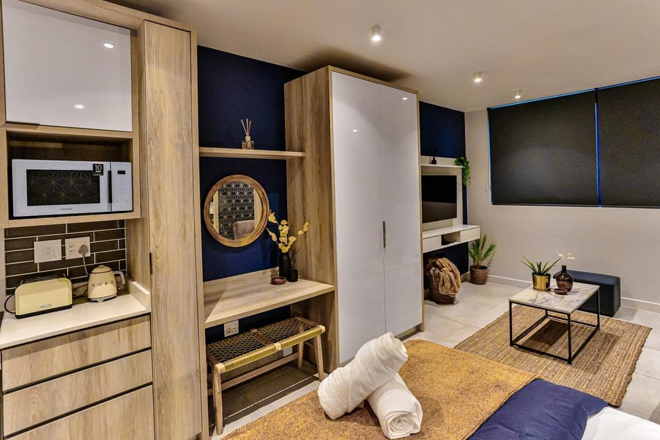 Bed, TV and multimedia, Kitchen or kitchenette, Photo of the whole room, Bedroom, minibar, towels, wardrobe