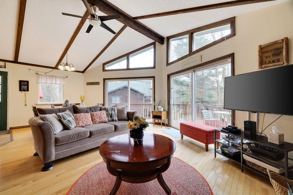 Woodland Escape-0.6Mile to Lake Beach Pet Friendly House in Hickory Run State Park