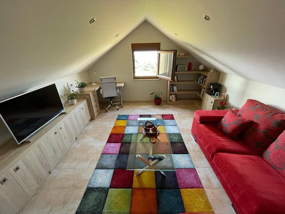 Communal lounge/ TV room, TV and multimedia, Living room, Seating area