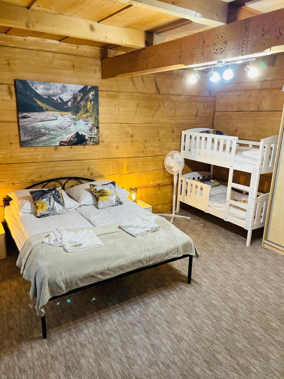 Bed, Photo of the whole room, Bedroom, cot, bunk bed
