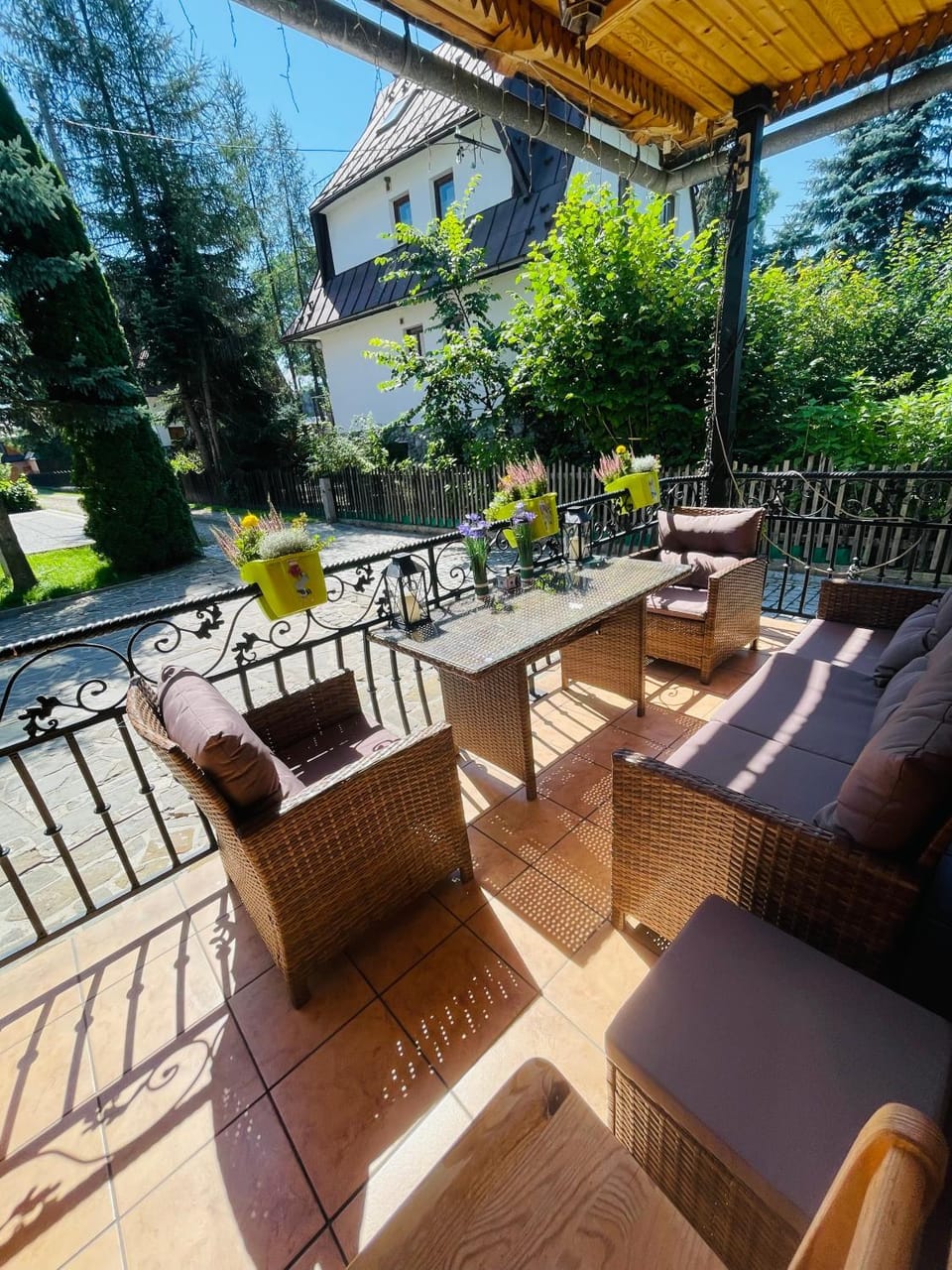 Spring, Day, Garden, View (from property/room), Balcony/Terrace, Seating area, Garden view
