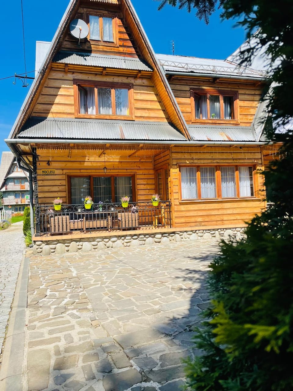 Property building, Day