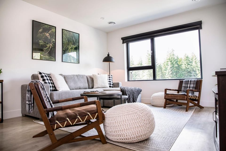The Shred Shack - Stylish Revelstoke Condo House in Revelstoke