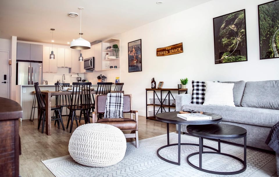 The Shred Shack - Stylish Revelstoke Condo House in Revelstoke