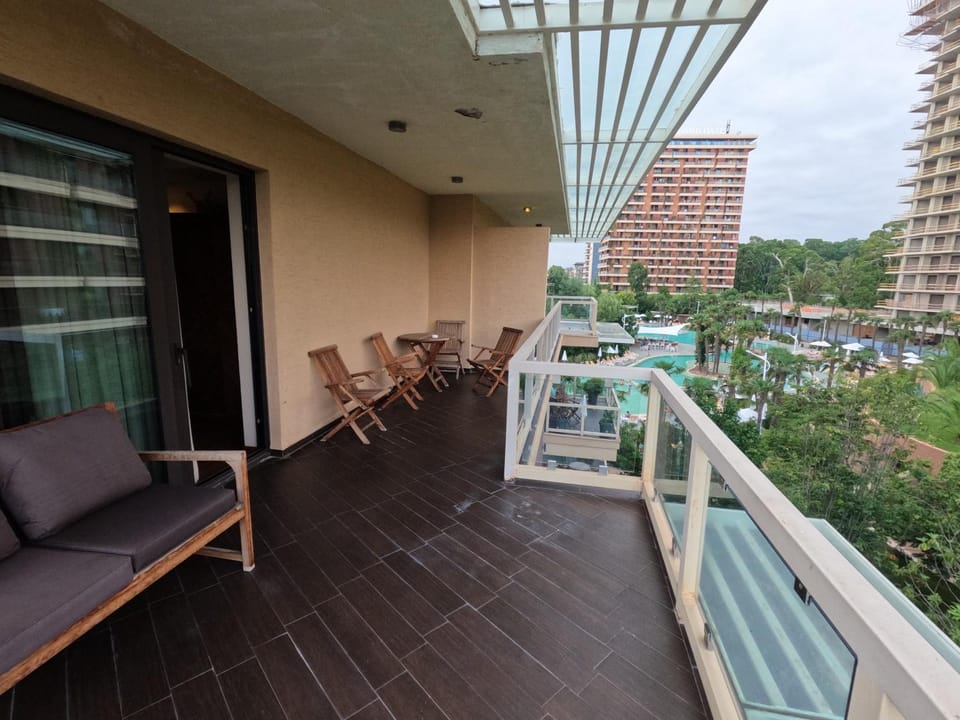View (from property/room), Balcony/Terrace, Seating area