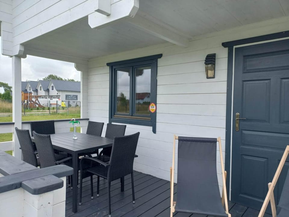 Property building, Balcony/Terrace, Seating area