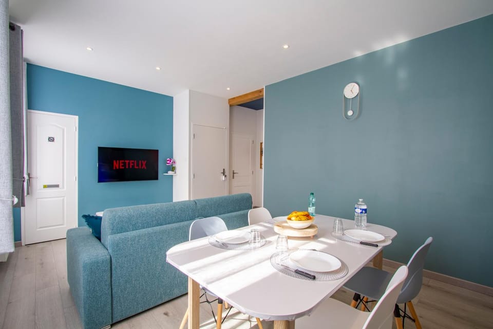 Living room, kitchen