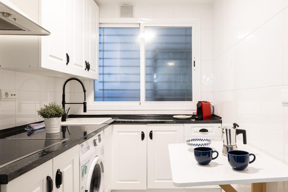 Kitchen or kitchenette, stove, washing machine