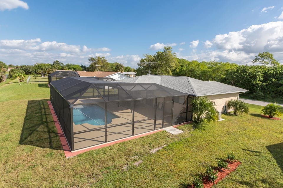 Property building, Swimming pool