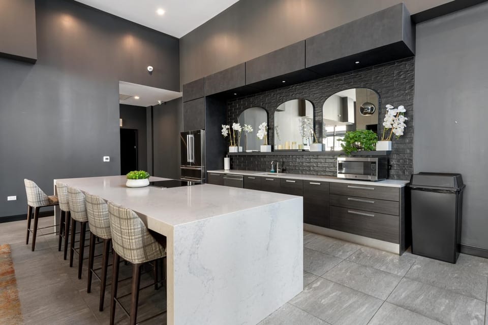 Communal lounge/ TV room, Kitchen or kitchenette, Living room