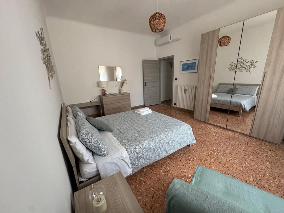 Bed, Photo of the whole room, Bedroom, wardrobe, air conditioner