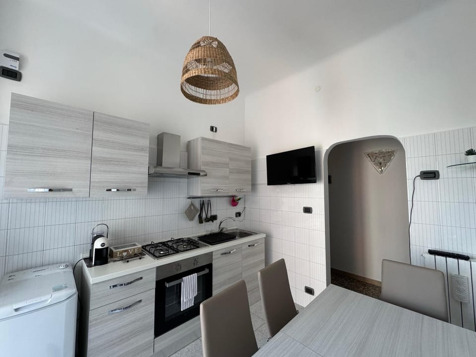 Kitchen or kitchenette, kitchen, kitchen