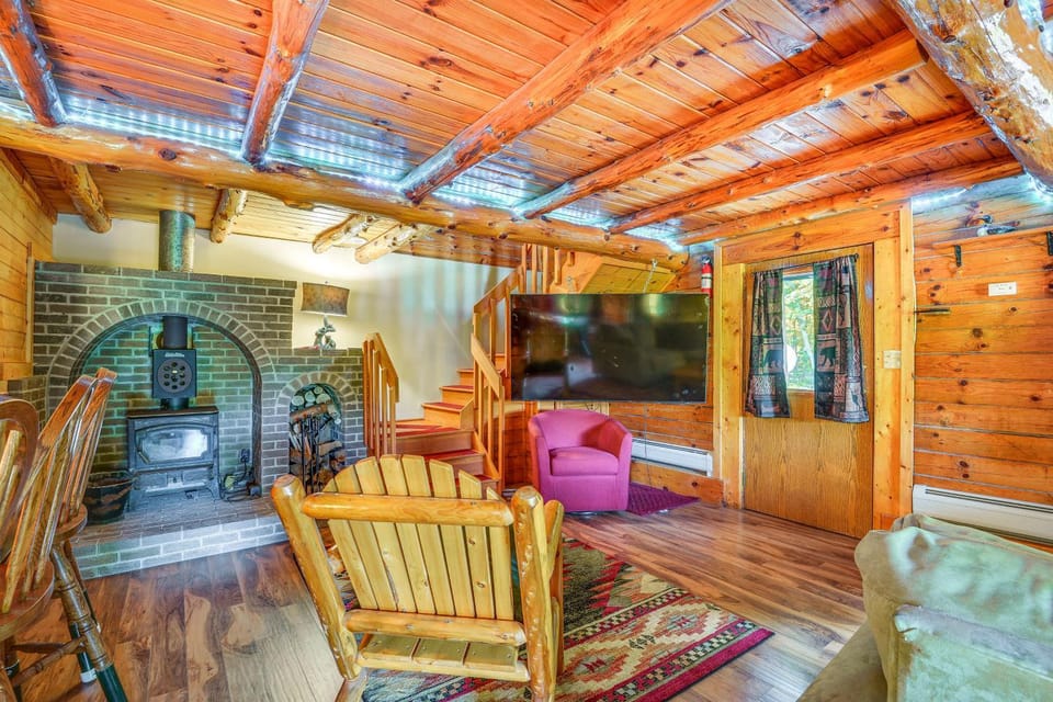 Charming Wellesley Island Cabin Near State Parks Cabin in Wellesley Island