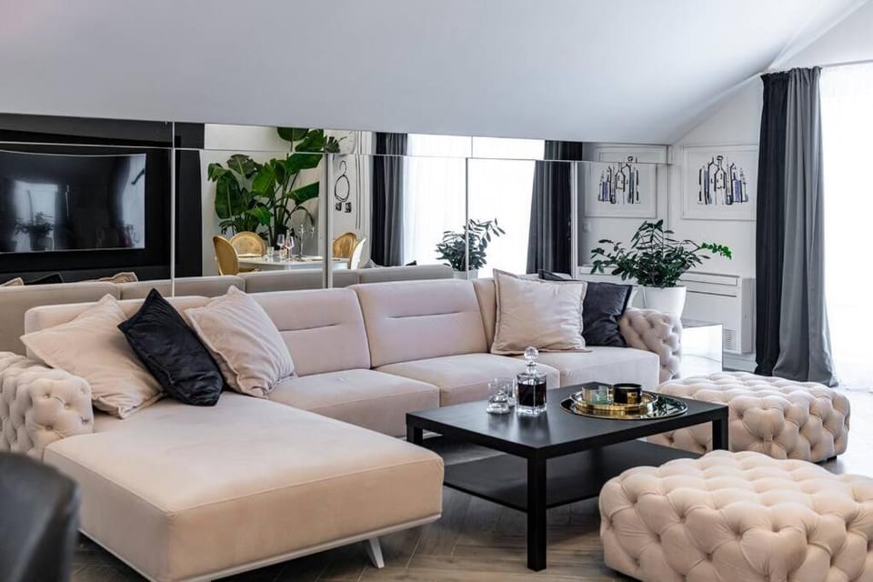 Living room, Seating area