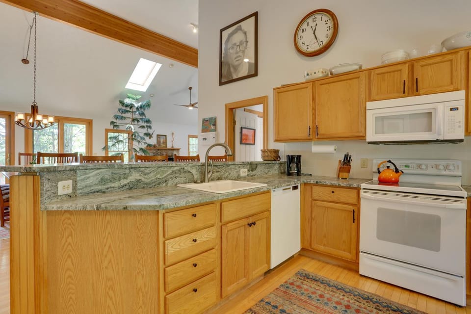 < 1 Mi to Camelback Resort: Home w/ Pool Table! House in Pocono Mountains