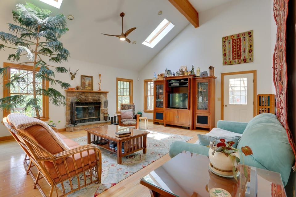 < 1 Mi to Camelback Resort: Home w/ Pool Table! House in Pocono Mountains