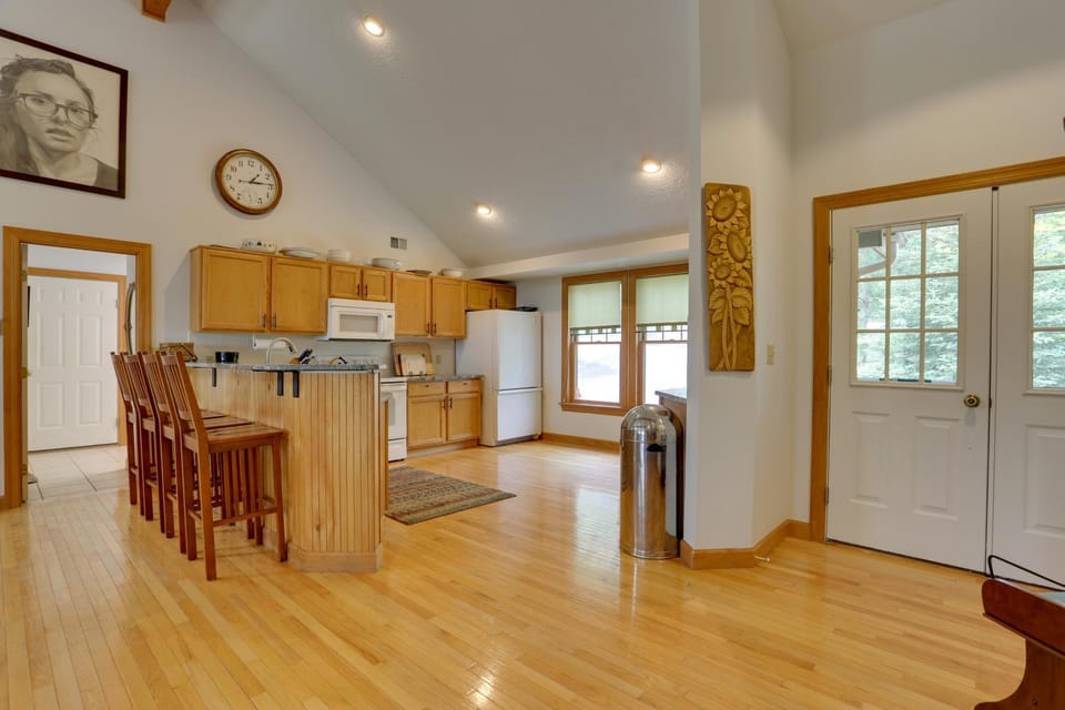 < 1 Mi to Camelback Resort: Home w/ Pool Table! House in Pocono Mountains