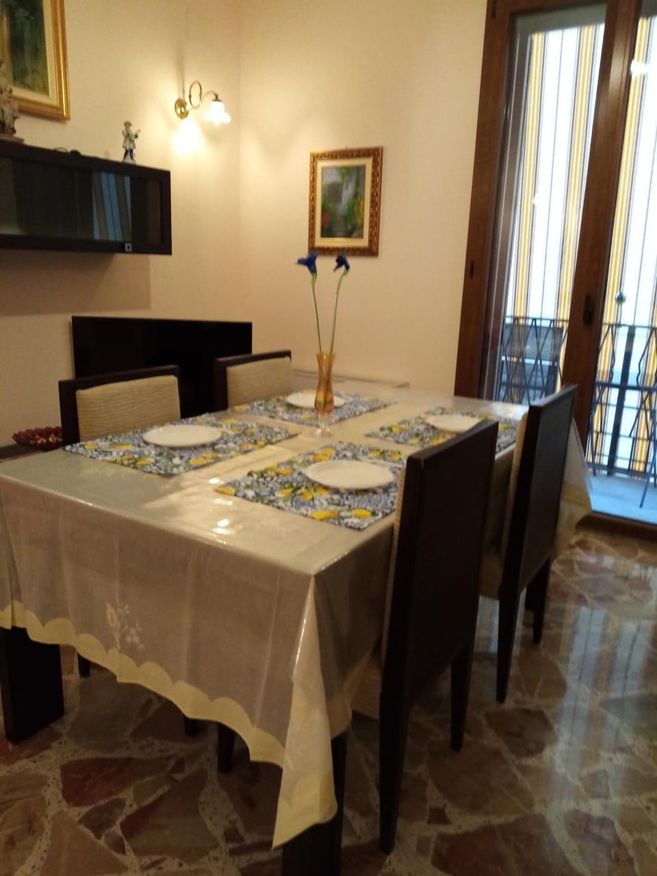 Seating area, Dining area