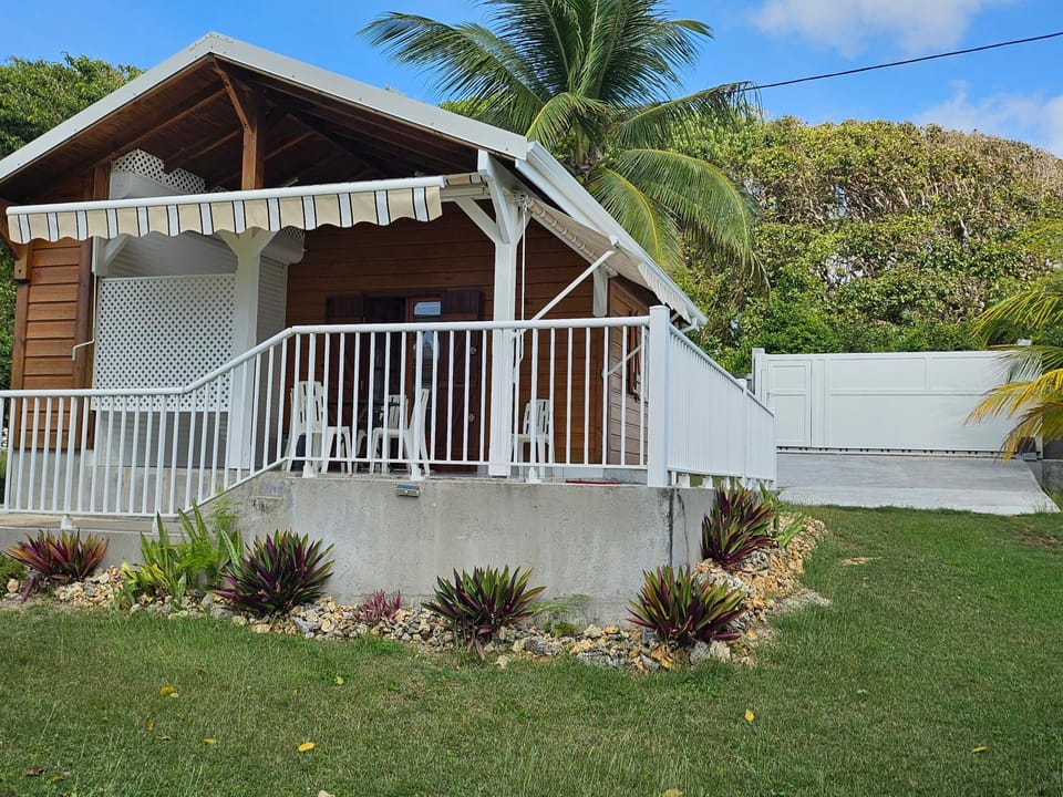 bungalow Bô Sicrié House in Grande-Terre, Guadeloupe