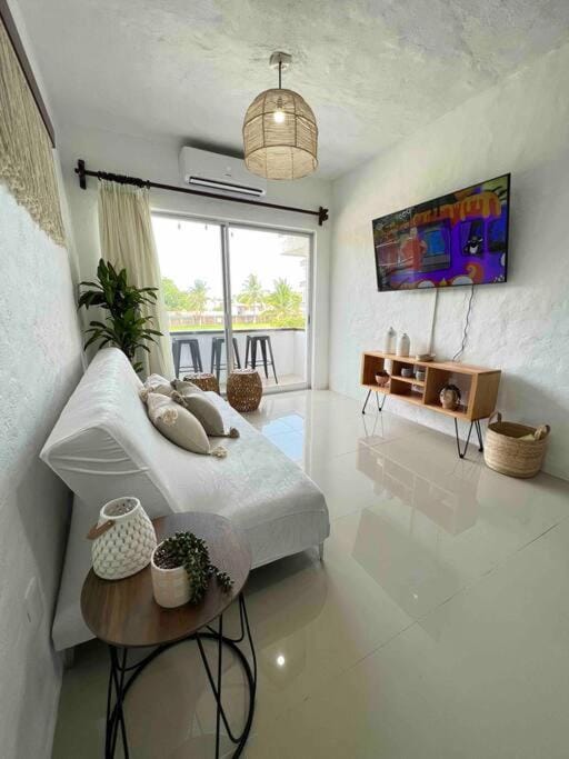 Bed, TV and multimedia, Living room
