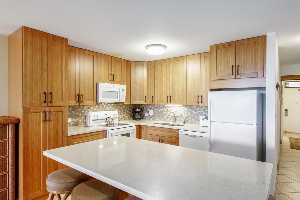 Kamaole Sands 4-306 - New Kitchen & Bathrooms, AC! House in Wailea