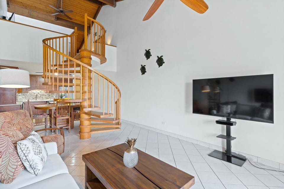 Summer Sale! Penthouse Ocean Views, Spacious Layout, Beautiful Renovation, AC! House in Wailea