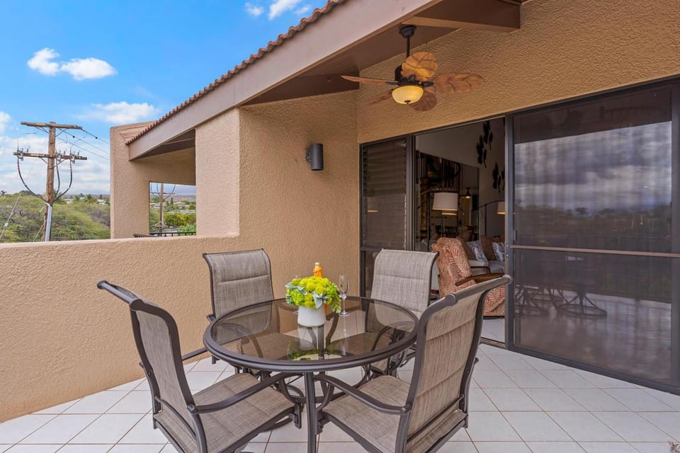 Summer Sale! Penthouse Ocean Views, Spacious Layout, Beautiful Renovation, AC! House in Wailea