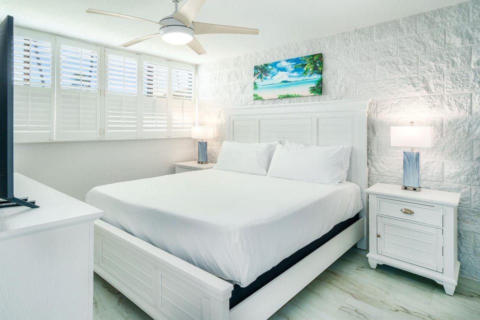 Kanai a Nalu 314 - Newly Renovated, Oceanfront, AC House in Maalaea