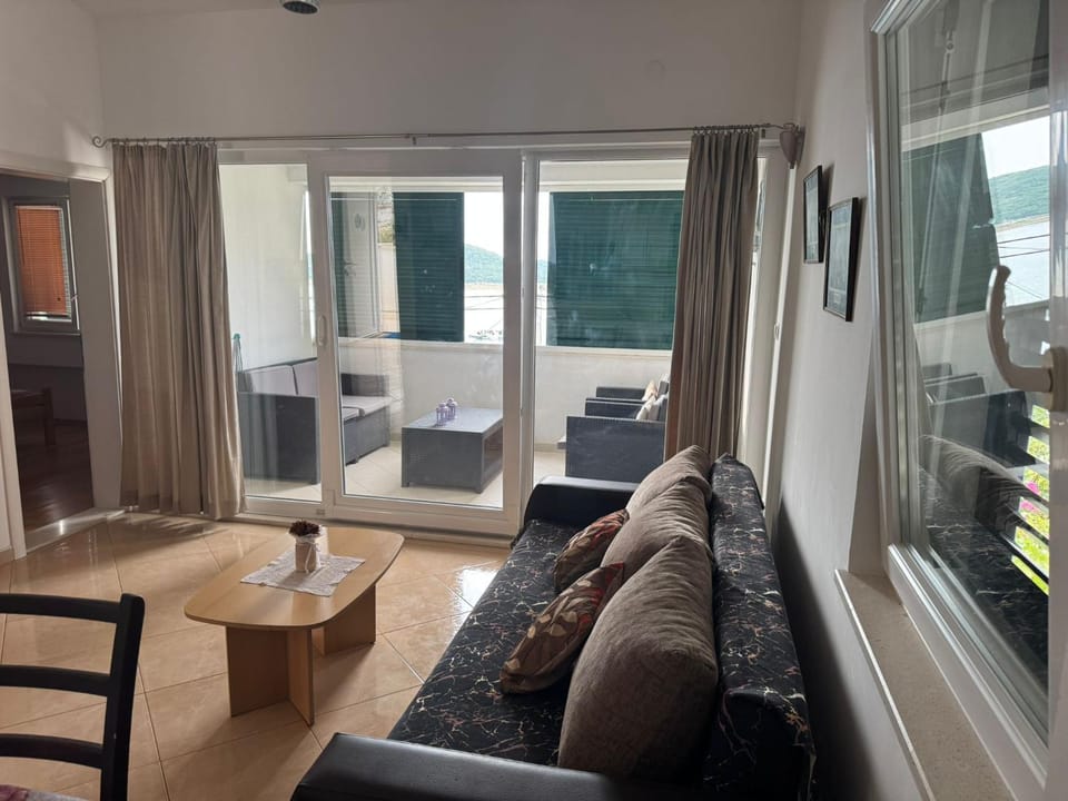 Beachside 2-Bed Bliss! Apartment in Dubrovnik-Neretva County