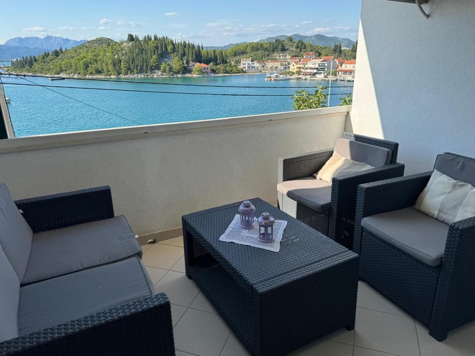 Beachside 2-Bed Bliss! Apartment in Dubrovnik-Neretva County