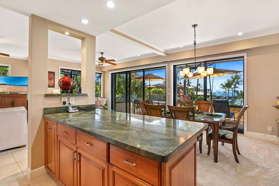 Makena Surf G-201 - End Unit, Panoramic Views, AC! House in Wailea