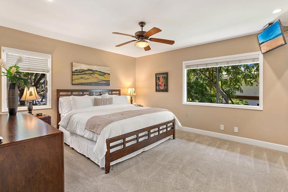 Makena Surf G-201 - End Unit, Panoramic Views, AC! House in Wailea