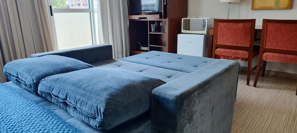 Photo of the whole room, Seating area, minibar
