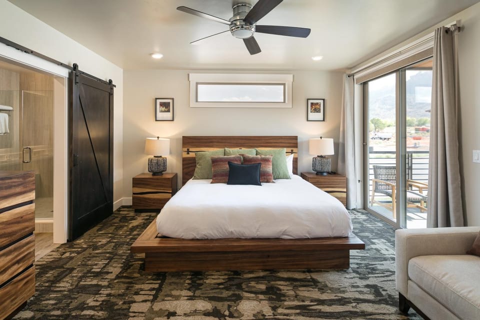 Bed, fireplace, air conditioner