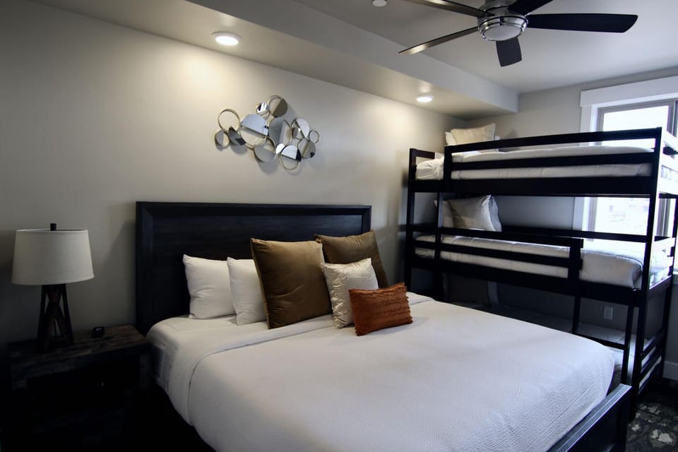 Bed, Bedroom, bunk bed, fireplace