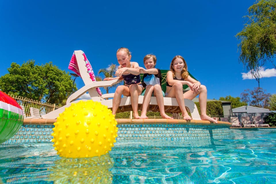 Swimming pool, children, Family