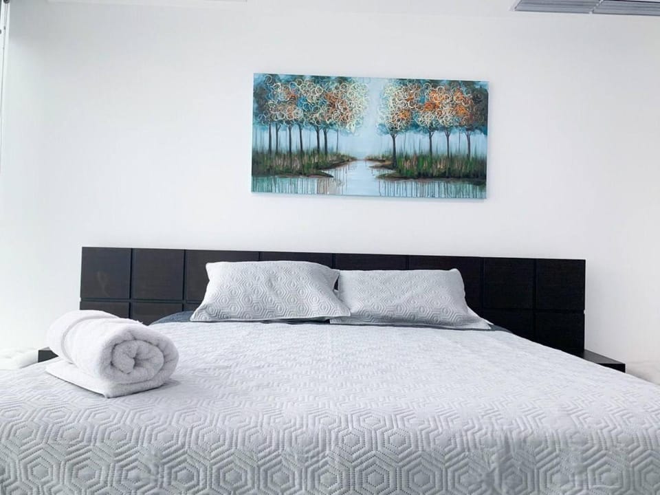 Bed, towels