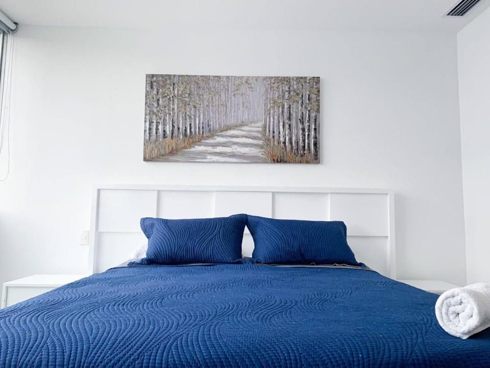 Bed, towels