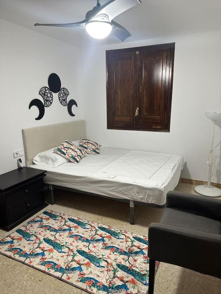 Photo of the whole room, Bedroom