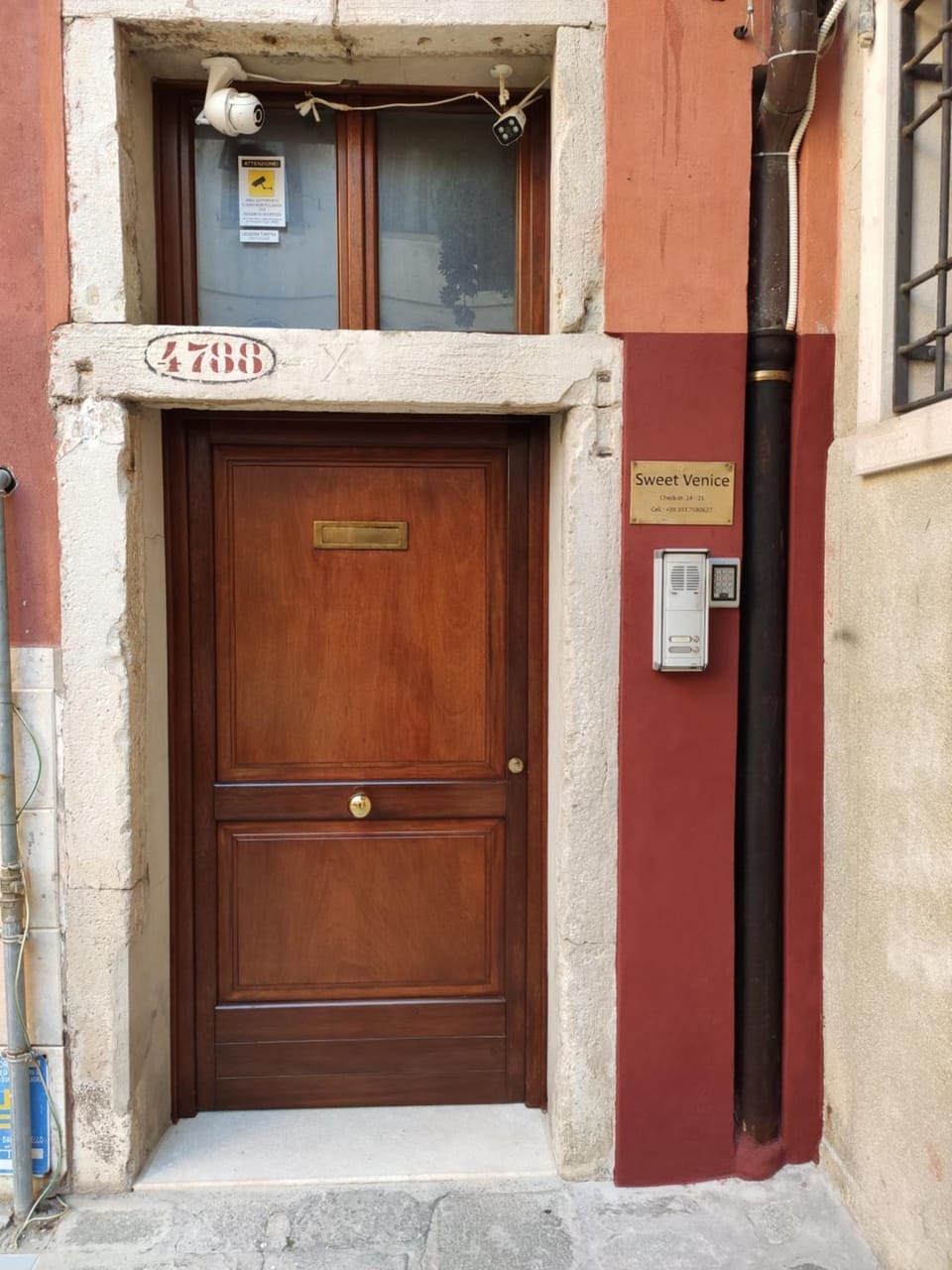 Facade/entrance