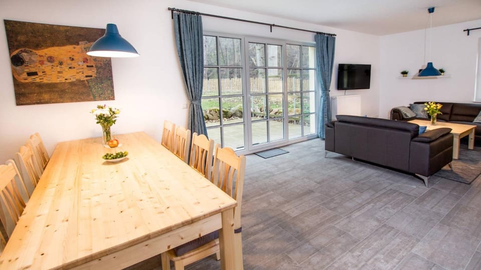Living room, Seating area, Dining area