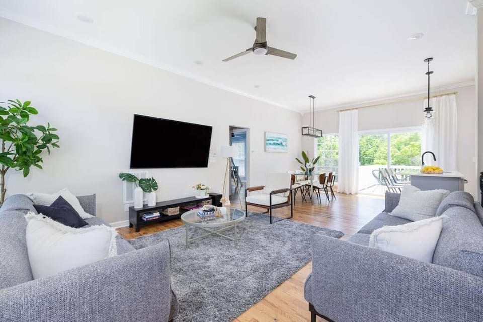 Communal lounge/ TV room, TV and multimedia, Living room, Seating area, Dining area, Evening entertainment, fireplace
